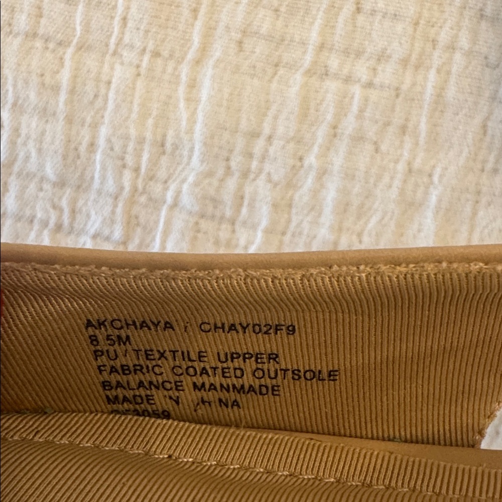 Anne Klein Two-Tone Beige and Black Slingback Flats - Picture 3 of 9